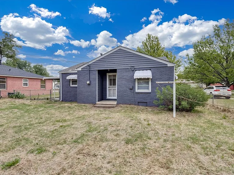 4551 S Walnut Ave — Photo 23