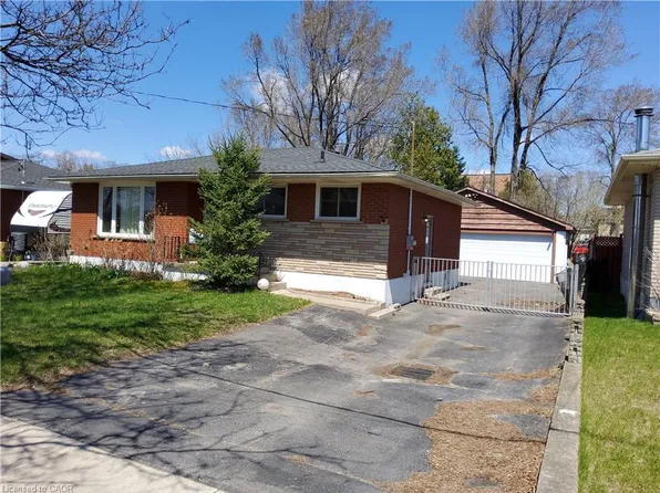 7 Usher St, Brantford, ON N3R 1B8