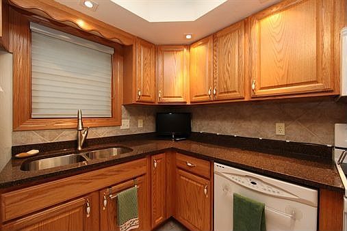 5th image of 50 Hemlock St Unit 11