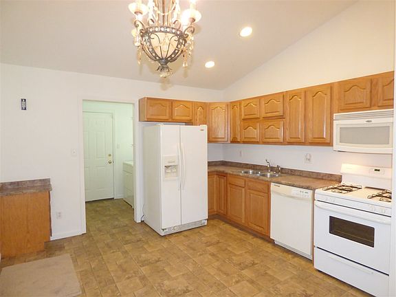 5th image of 1252 Helmen Dr