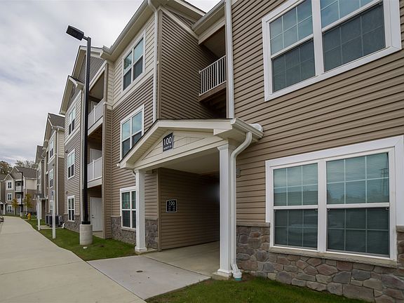 3rd image of 200 Burkett Ln #2