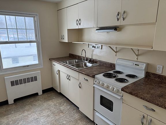 4th image of 1623 W 3rd St