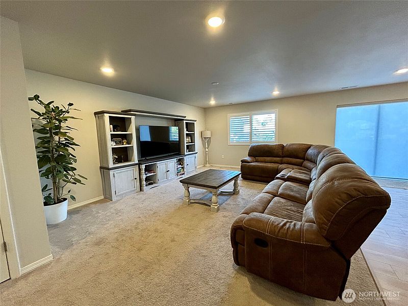 2nd image of 1275 Etna Place SE