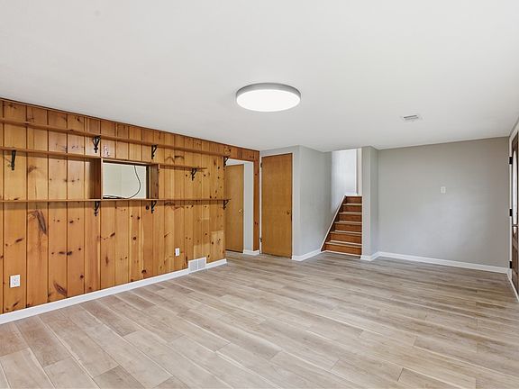 3rd image of 6432 Highview St