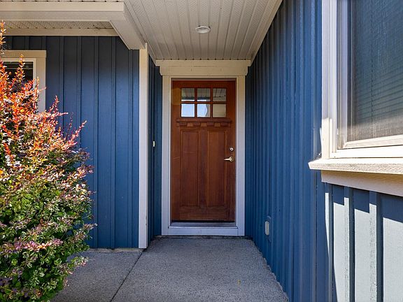 2nd image of 1522 Regatta Pl
