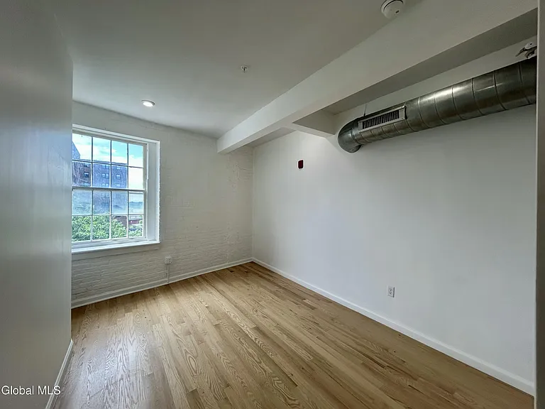 155 River St #5B — Photo 6