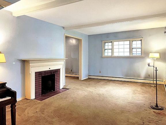 4th image of 303 W Market St