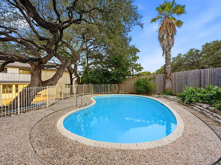 8607 Norwich Dr — Photo 42