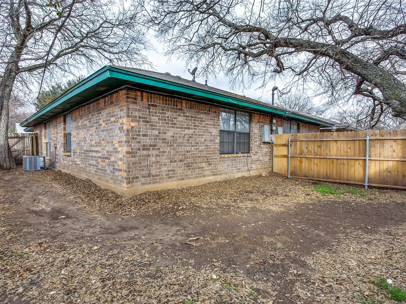 2 bed, 900 sqft, $1,350 — Photo 2