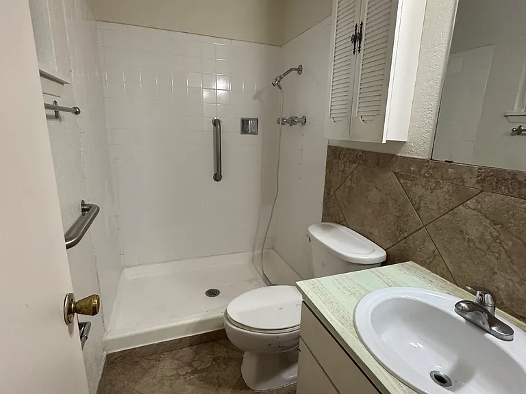 2605 Ridgeway Ct — Photo 8