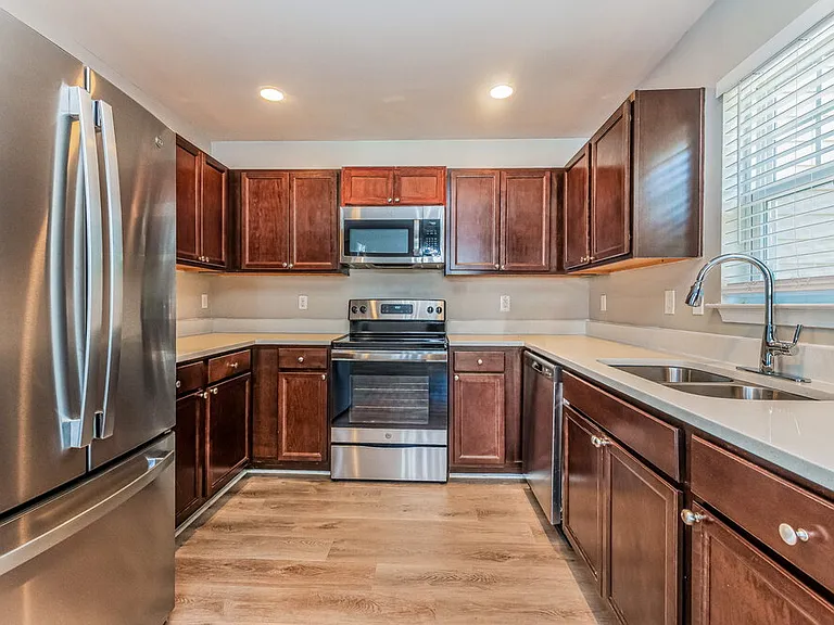 821 Skinner Dr — Photo 5