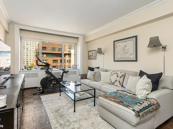 25 Sutton Place South image 8 of 14