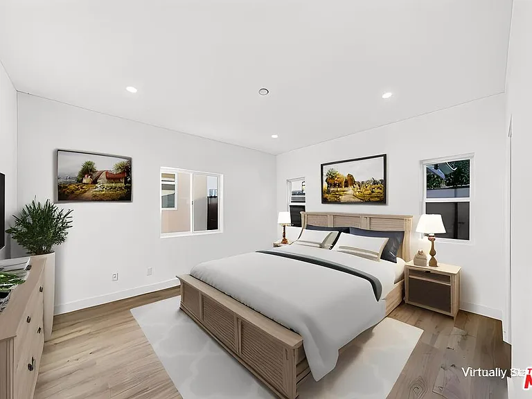 17625 Burbank Blvd — Photo 14