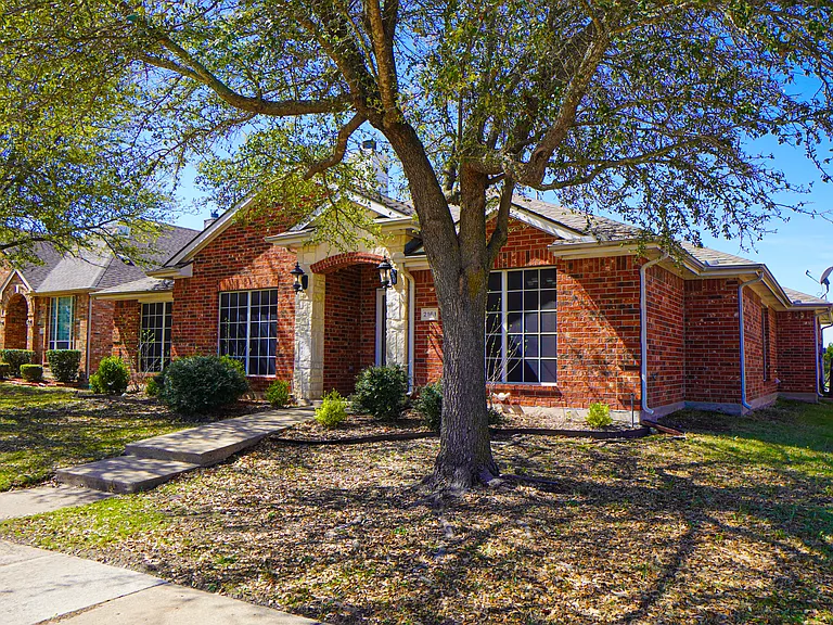 2161 Teagle Dr — Photo 3