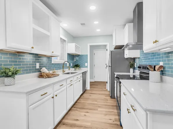 106 Teddy Ct, Summerville, SC 29485