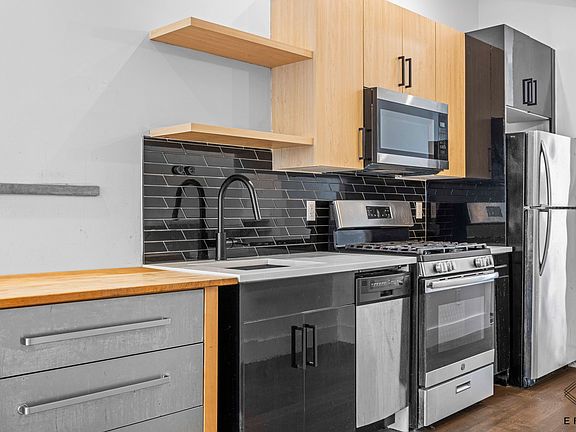 4th image of 239 Montrose Ave #2B
