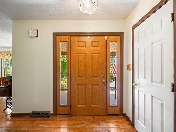 3rd image of 357 Mount Vista Dr
