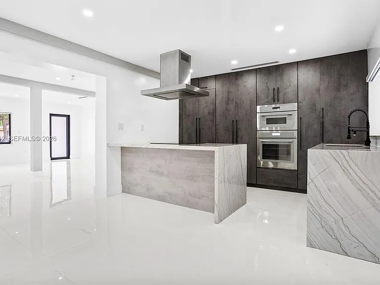 56 Whitethorn Dr — Photo 10