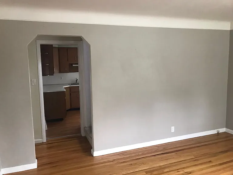 3404 Linwood Ave — Photo 5