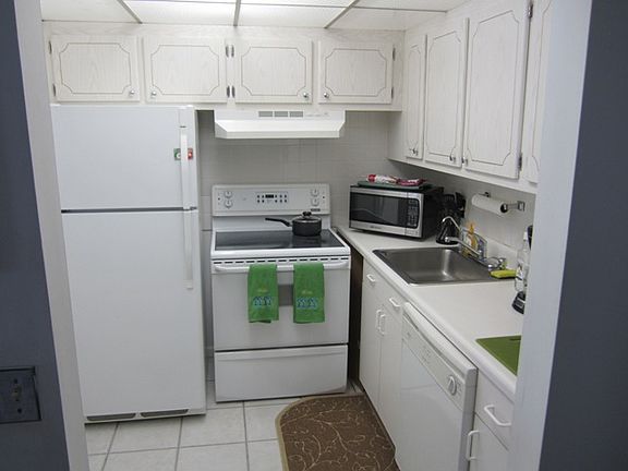 4th image of 33 Ventnor Dr #B