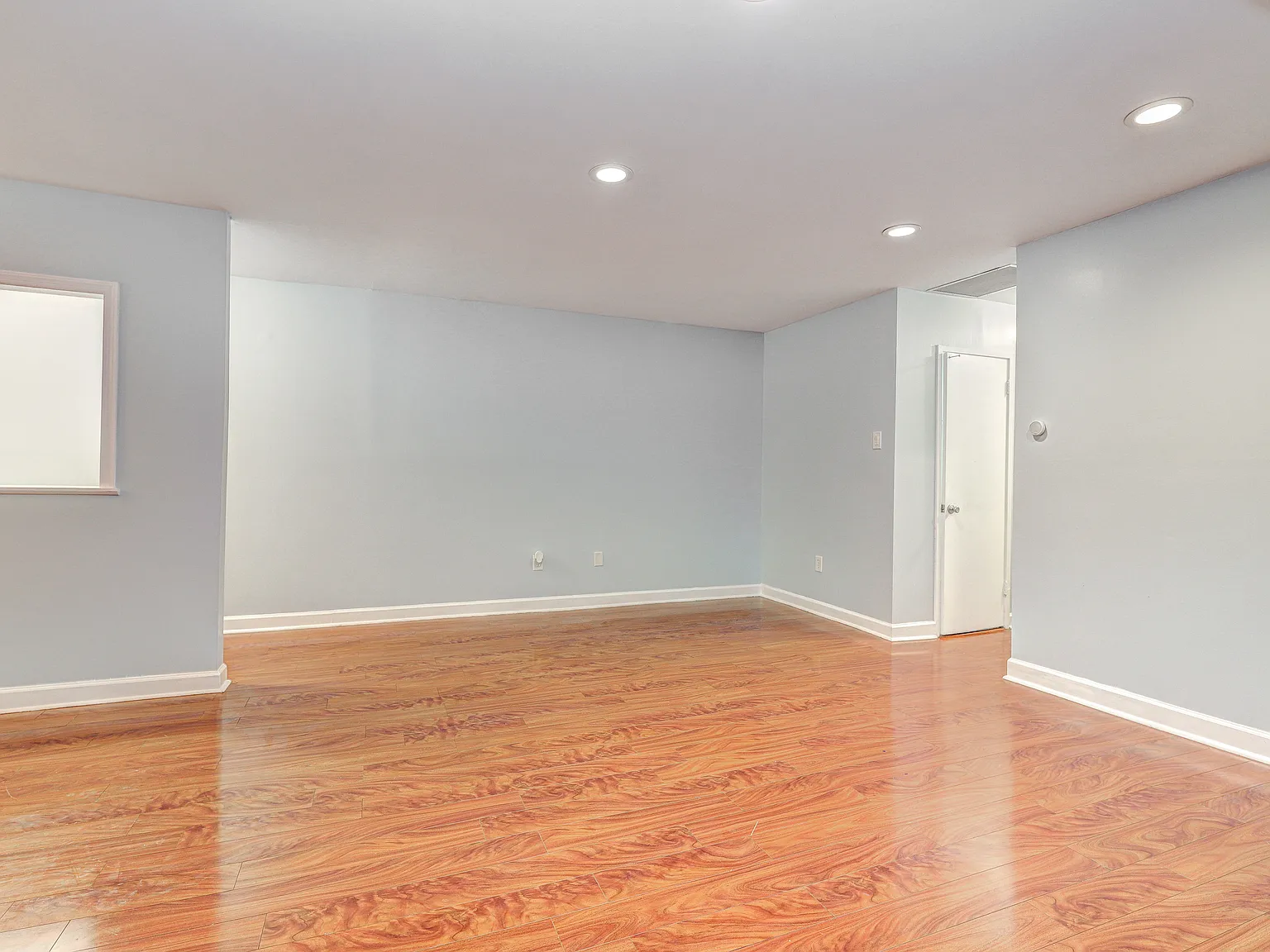 2 bed, 953 sqft, $2,100 — Photo 3