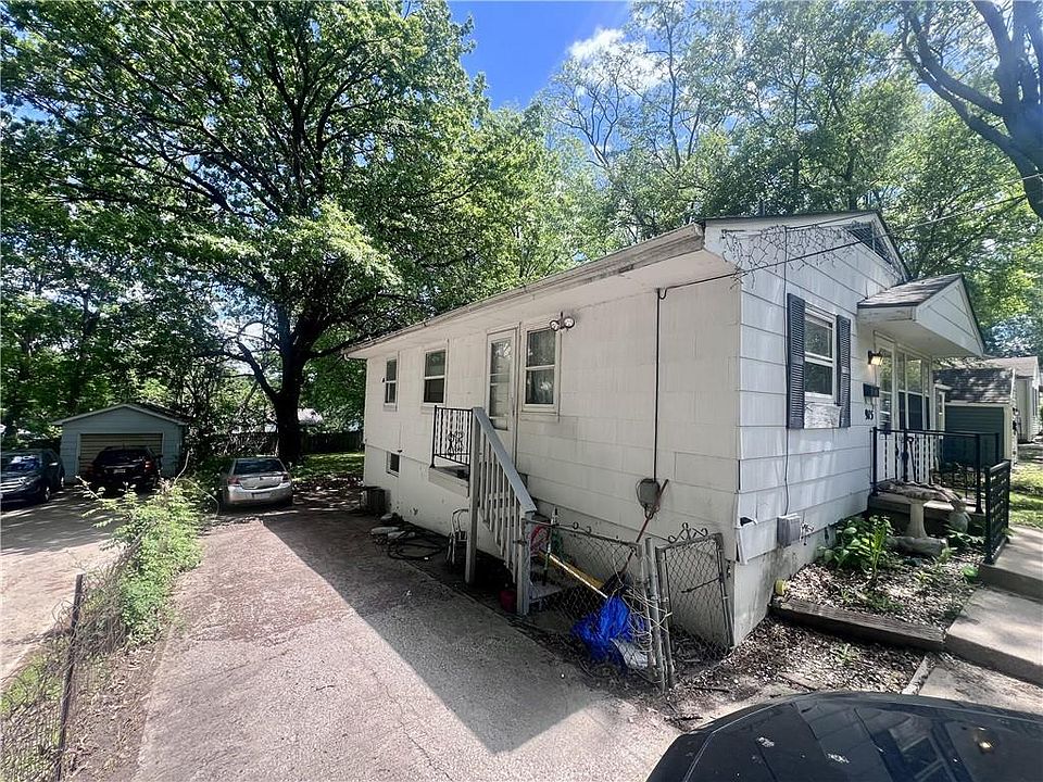 2nd image of 915 S Pope Ave