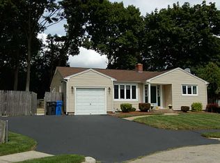 15 Redbud Ter, Cranston, RI 02921