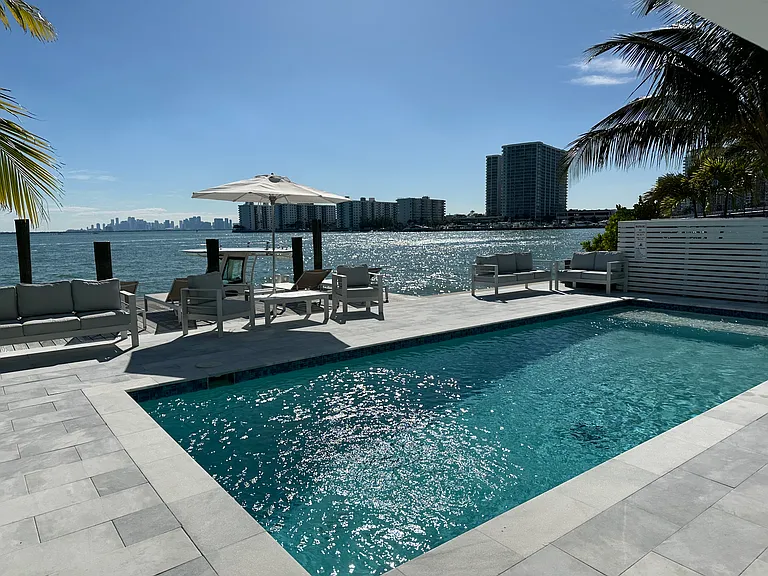 1930 Bay Dr #2 — Photo 34