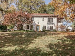 1252 Stratford Rd, Kansas City, MO 64113