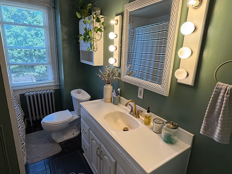 Shared bathroom on 2nd floor