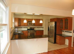 27 Greenwich Rd, Edison, NJ 08820