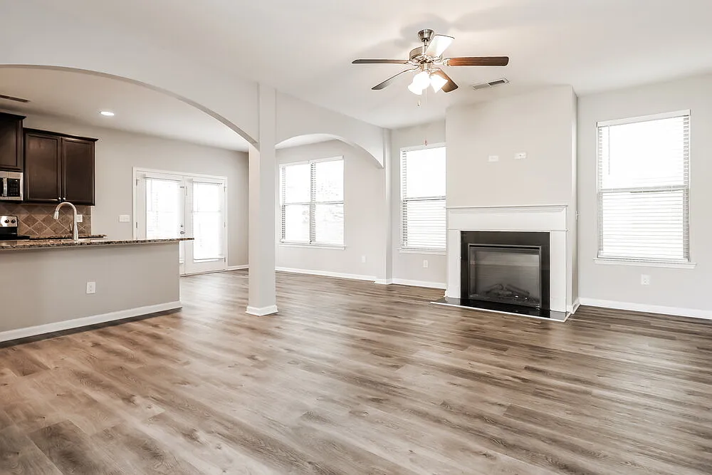 4 bed, 2.5 bath, 2100 sqft, $3,340 — Photo 4