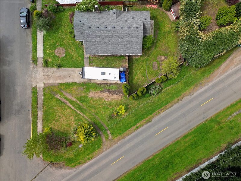 2nd image of 210 Rosewood Street