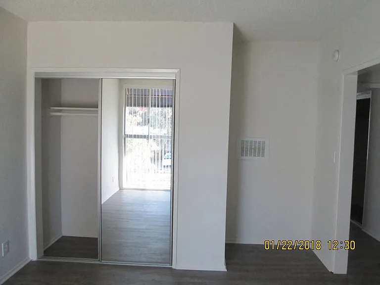 Lido Apartments - 3610 Midvale Ave — Photo 25