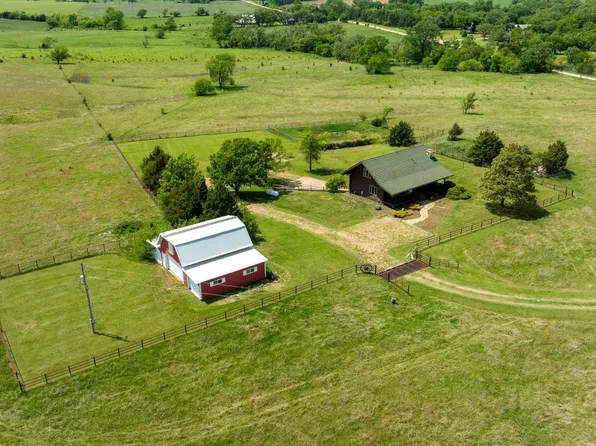 9615 S Rock Rd, Valley Center, KS 67147