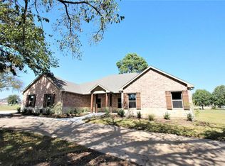 843 Kiowa Dr E, Lake Kiowa, TX 76240