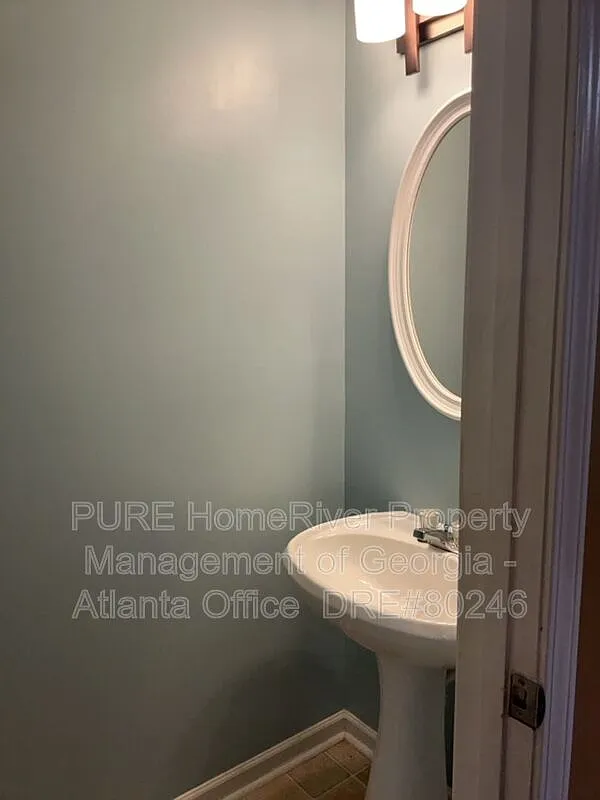 3 bed, 2.5 bath, 1401 sqft, $1,595 — Photo 4