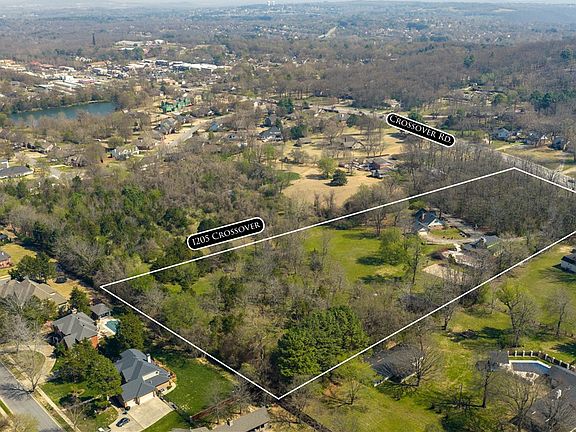 2nd image of 1205 N Crossover Rd