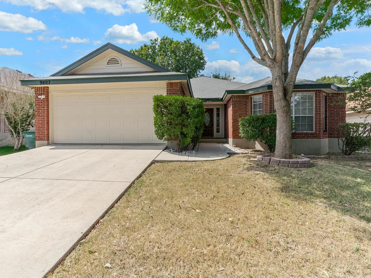 3 bed, 1827 sqft, $2,250 — Photo 4