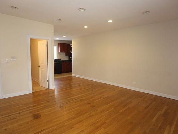 4th image of 3918 N Pine Grove Ave #1FMT