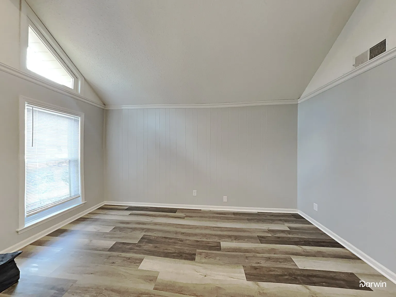 3 bed, 2.0 bath, 1555 sqft, $1,390 — Photo 4