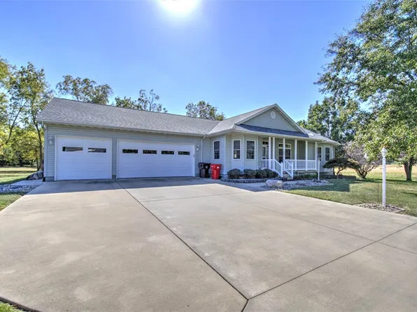 6711 Raintree Ln, Decatur, IL 62521