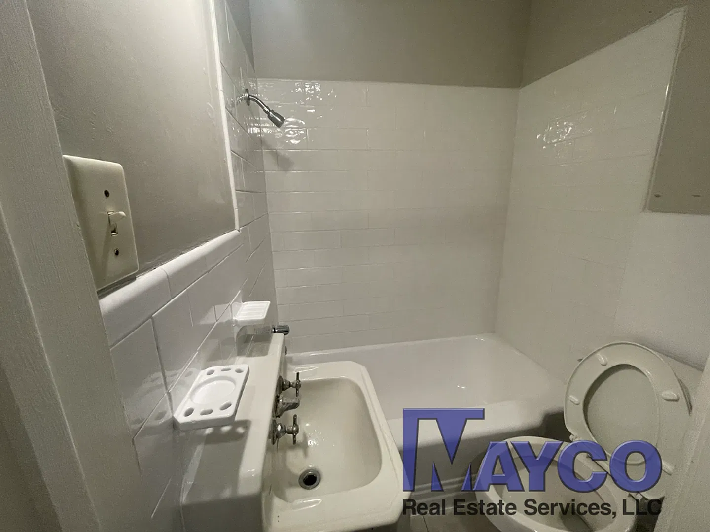 1054 Wilkinson — Photo 3