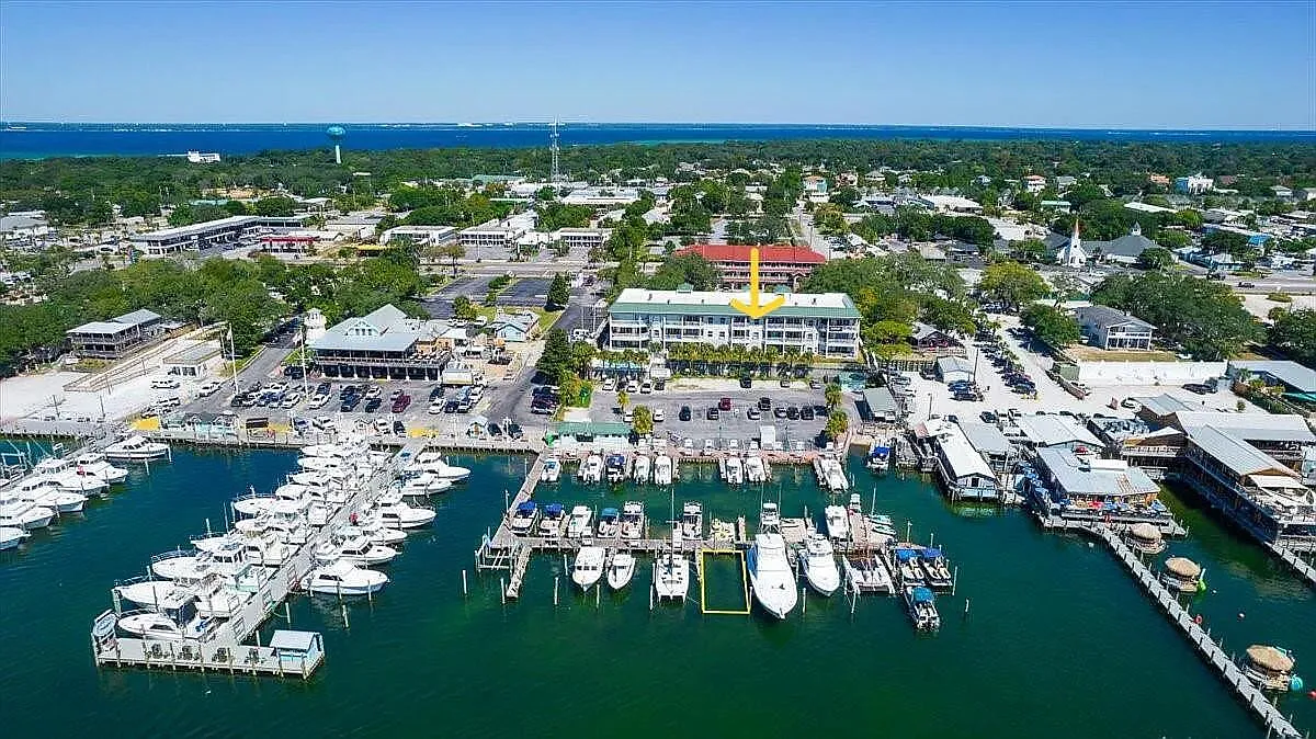 212 Harbor Blvd — Photo 1