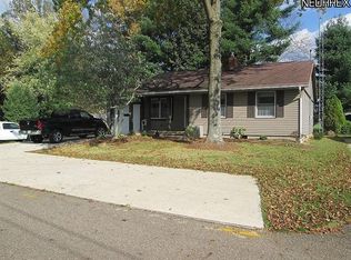 1194 Washington St SW, Sherrodsville, OH 44675