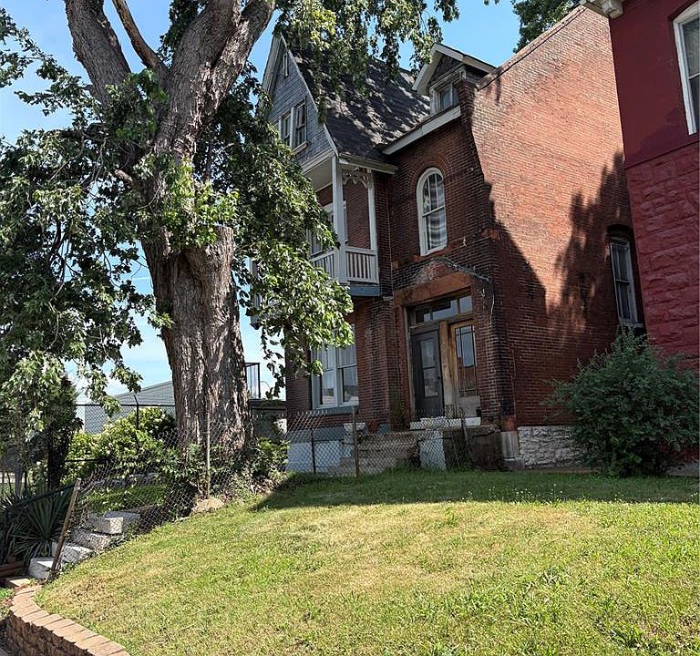 2nd image of 3912 W Belle Pl