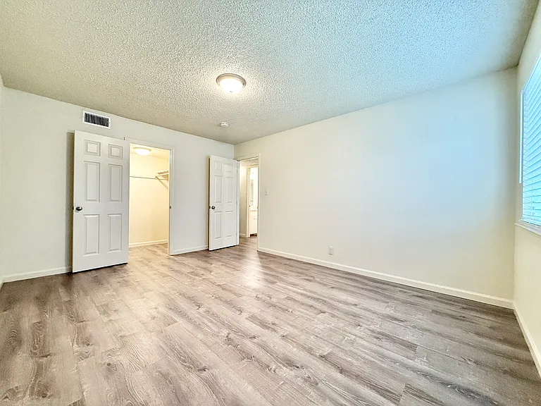 633 Stewart St #6 — Photo 9