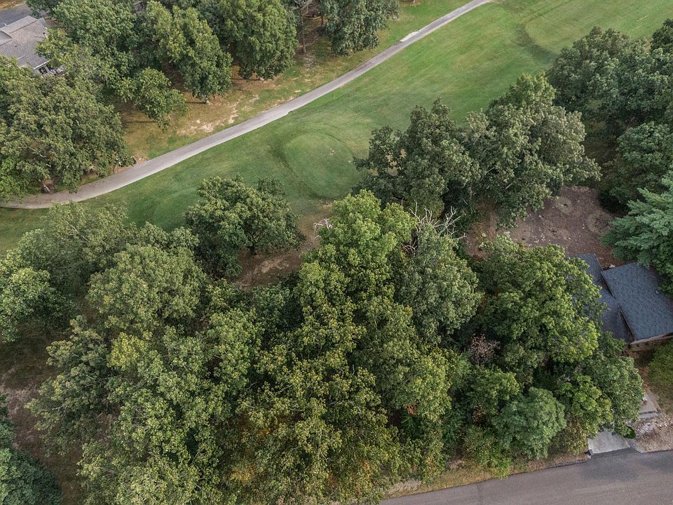 2nd image of 110 Brokenwood Ln