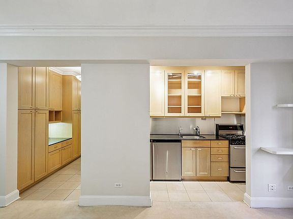 4th image of 349 E 49th St APT 2K