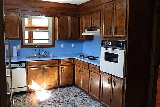 3rd image of 2500 Oakwood Ln